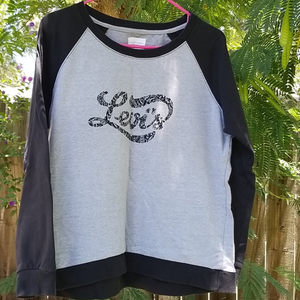 Fashonable Levi's pullover - Picture 3 of 6